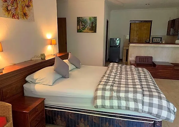 Apartment Lumbung *